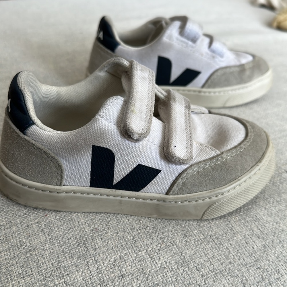 Veja toddler size 10